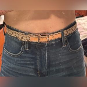 Coach Leather Belt. Like New! Measures 26”